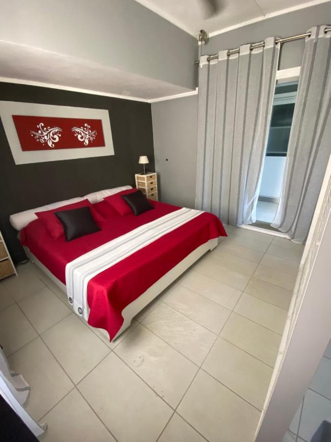 Turquoise Bay Beach Apartments Тру-д'-О-Дус Екстер'єр фото