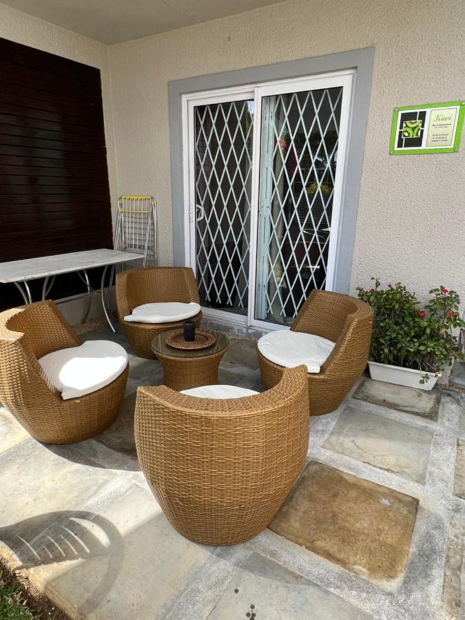 Turquoise Bay Beach Apartments Тру-д'-О-Дус Екстер'єр фото